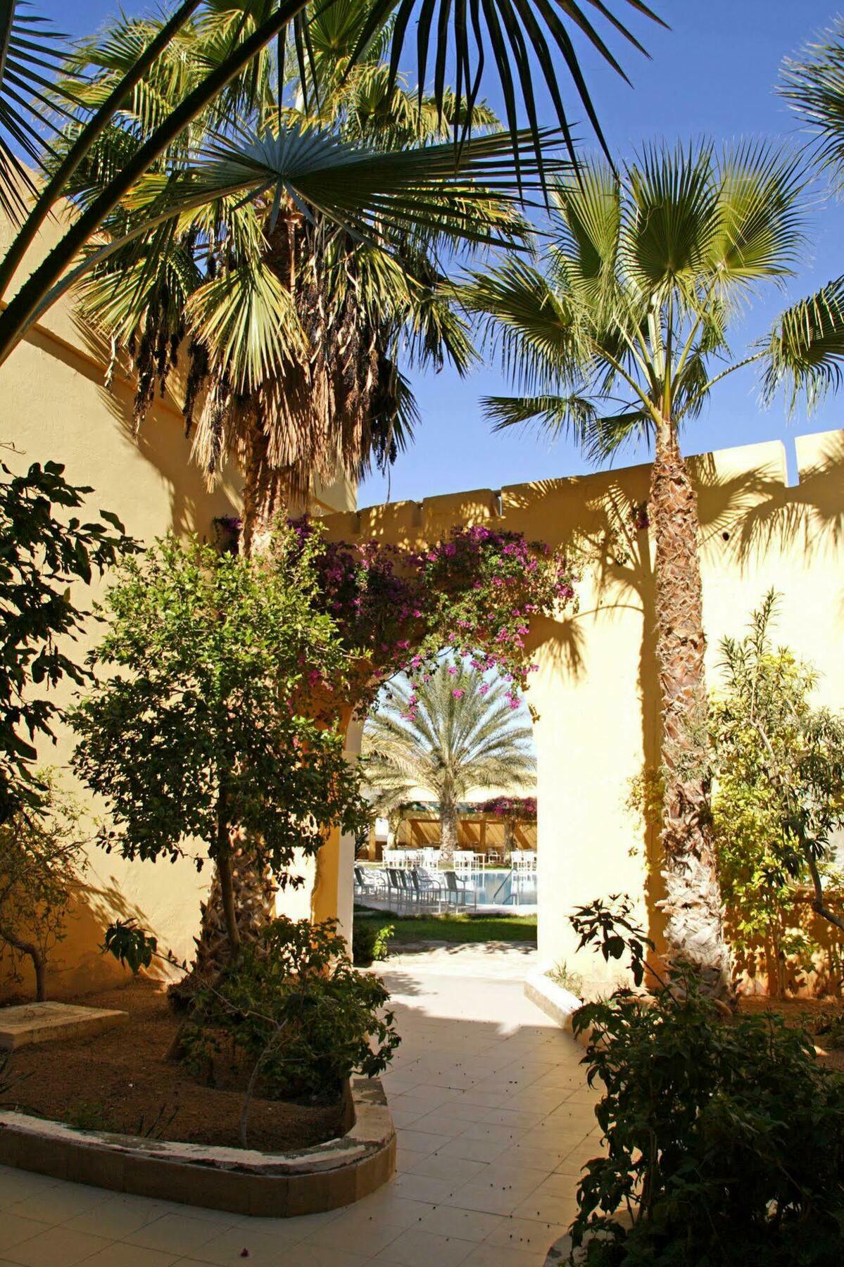 Отель Sun Palm Дуз Экстерьер фото